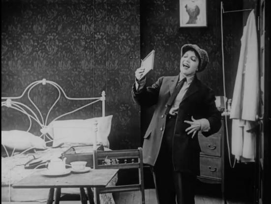 ‘Ella és un ell!’ El transvestisme de les actrius, del cinema silent al clàssic. Xerrada il·lustrada de Nuria Cancela