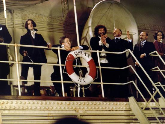 E la nave va... (Federico Fellini, 1983)