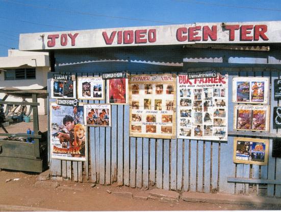 Video club Joy Video Center. Accra, Ghana, 1998. Foto Ernie Wolfe III
